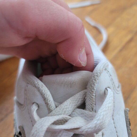 Nike size 8.5 sneakers - Picture 3 of 9